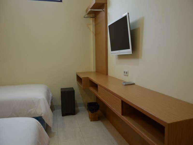 Oyo 1631 Aristo Hotel Makassar